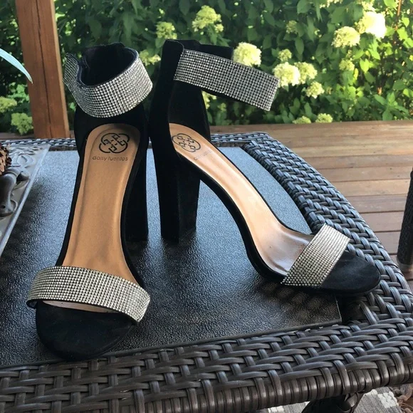 Daisy Fuentes Rhinestone Strappy heels- Size 11 - Picture 2 of 6